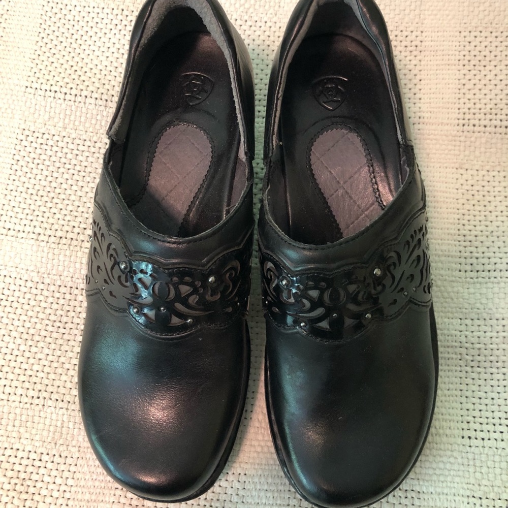 Ariat clogs like new